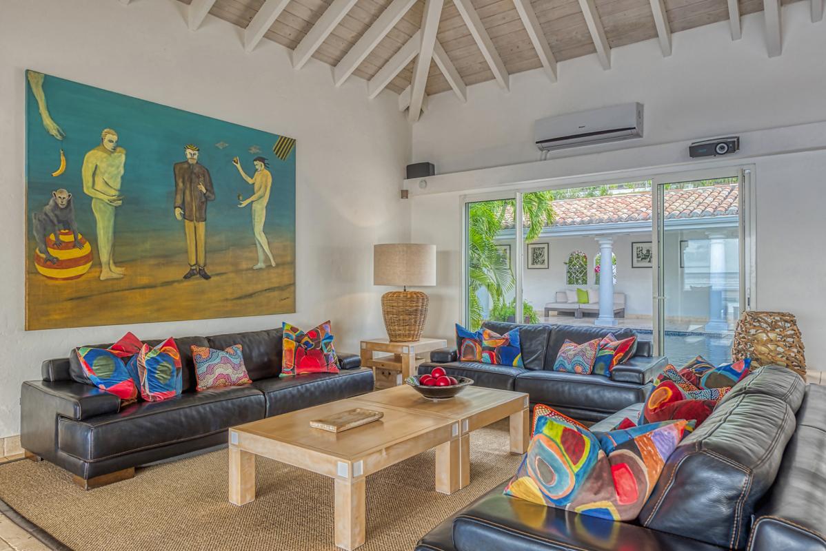 18-PetitePlage5-LivingRoom_A louer villa Grand Case Saint Martin